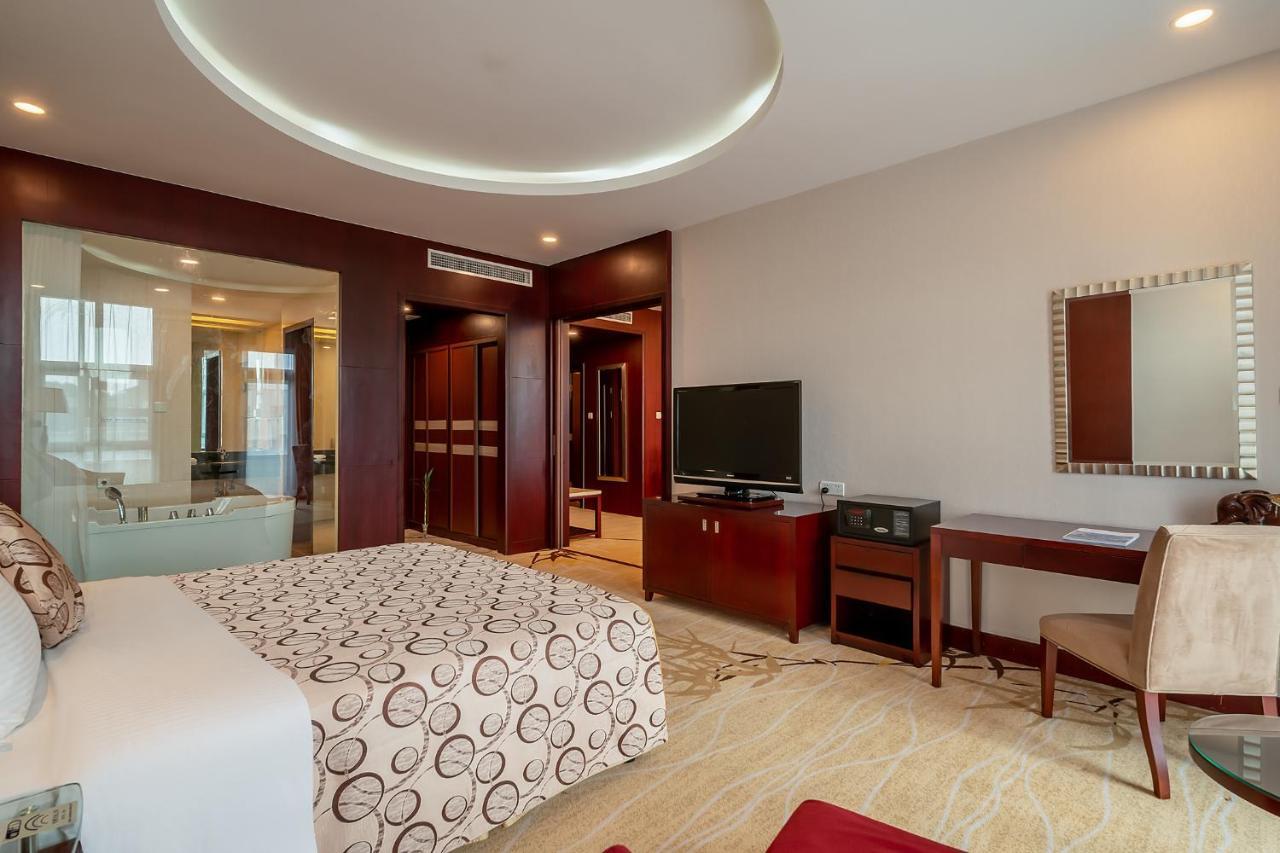 แกรนด์ เมโทรพาร์ค โฮเต็ล ซานตง Hotel จี่หนาน ภายนอก รูปภาพ